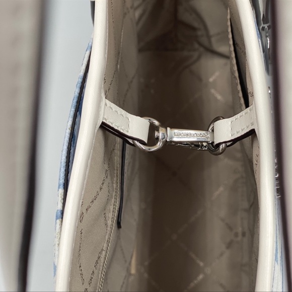 MICHAEL KORS MEDIUM CARRYALL TOTE PALE BLUE - Picture 10 of 15